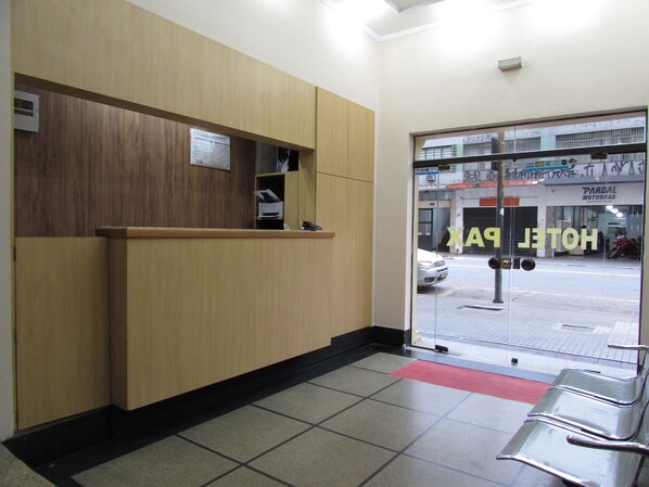 Interior entrance - Pax Hotel (São Paulo)