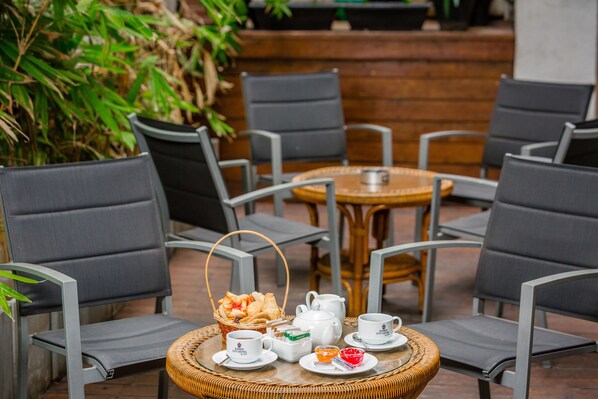 Lunch and dinner served, international cuisine - Kandy City Hotel by Earl's (Kandy)