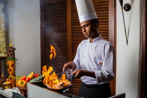Daily buffet breakfast for a fee - Kandy City Hotel by Earl's (Kandy)