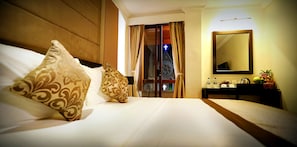 Deluxe Double Room | Minibar, in-room safe, desk, blackout curtains - Kandy City Hotel by Earl's (Kandy)