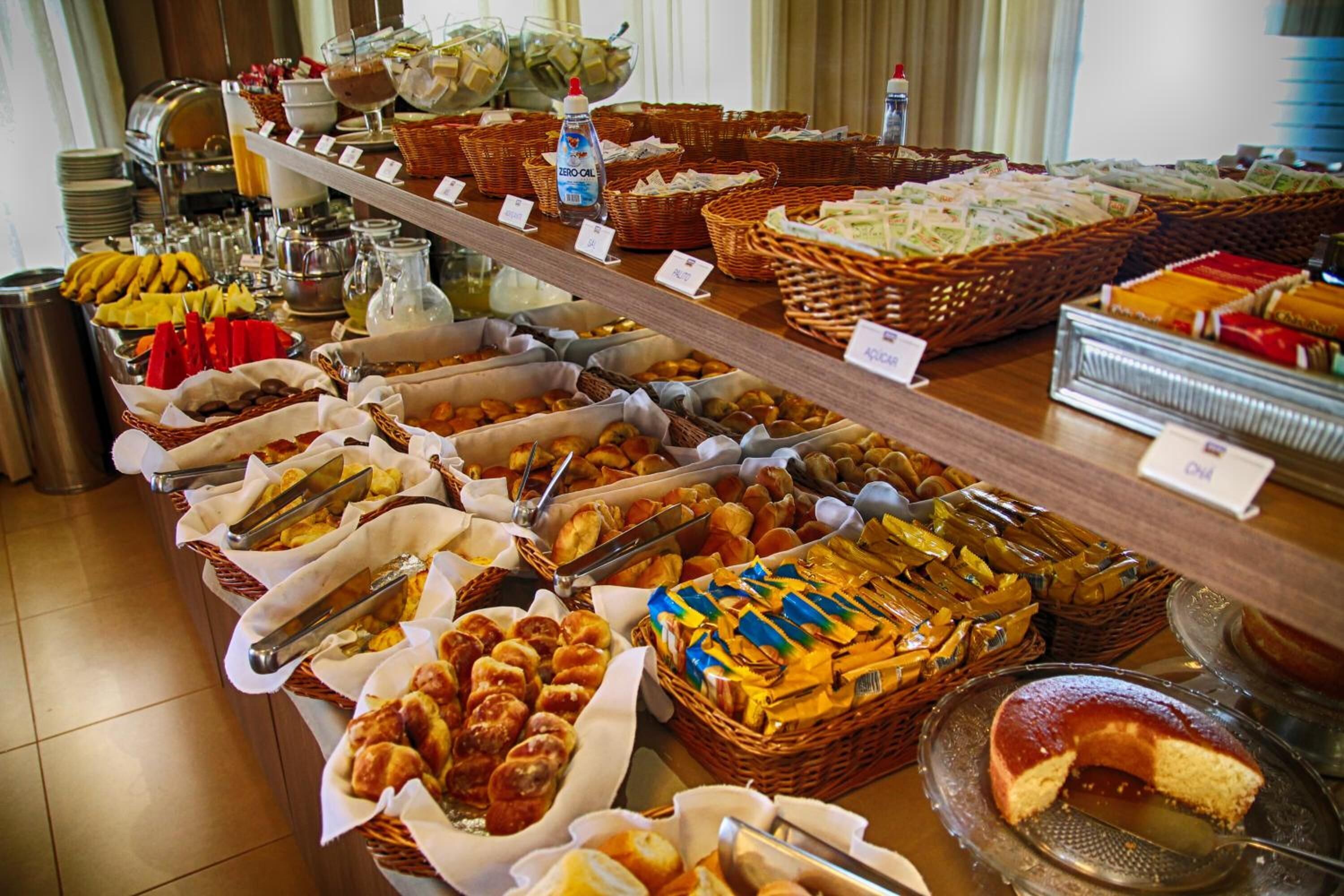 breakfast, lunch and dinner served