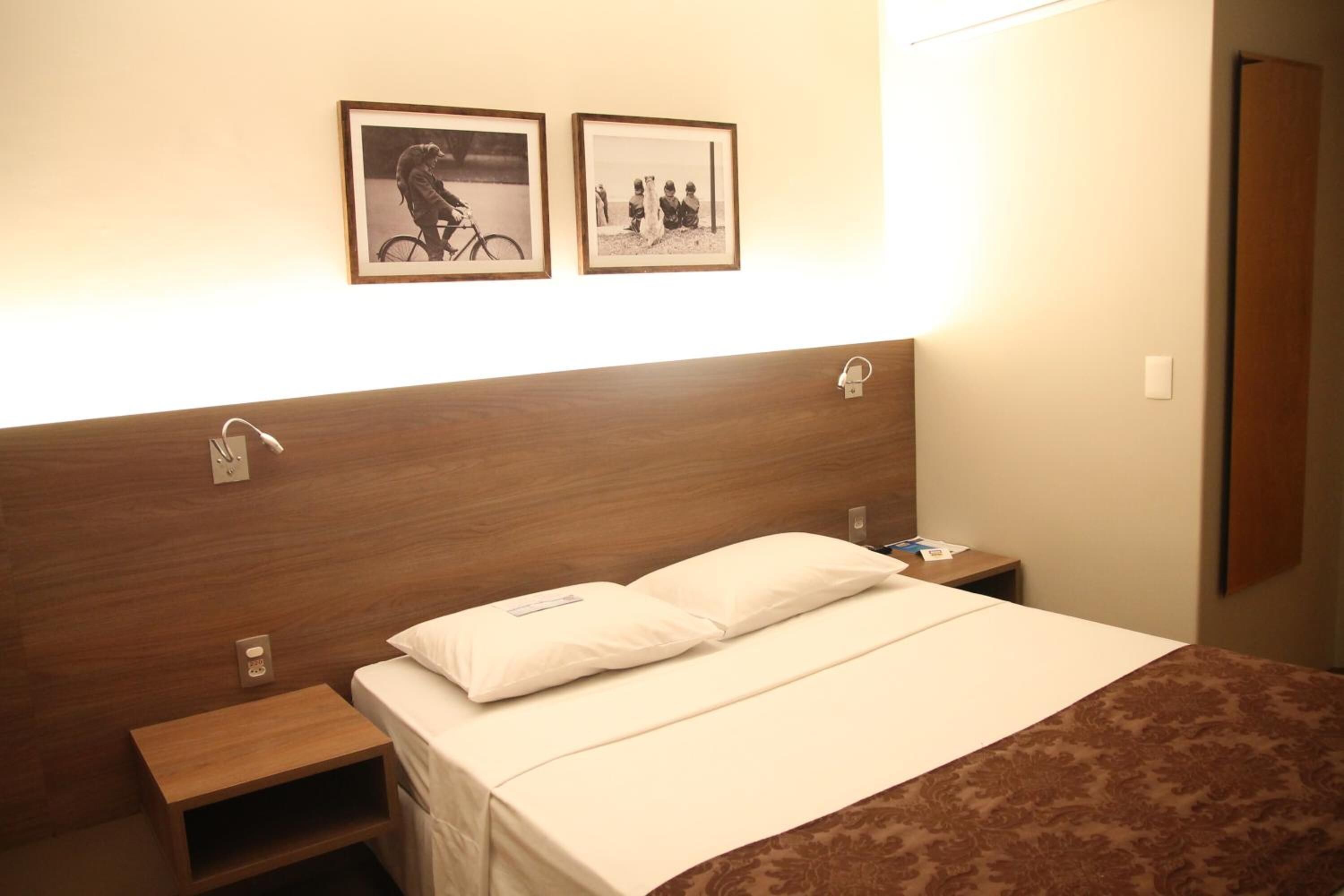 1 bedroom, individually decorated, individually furnished, desk