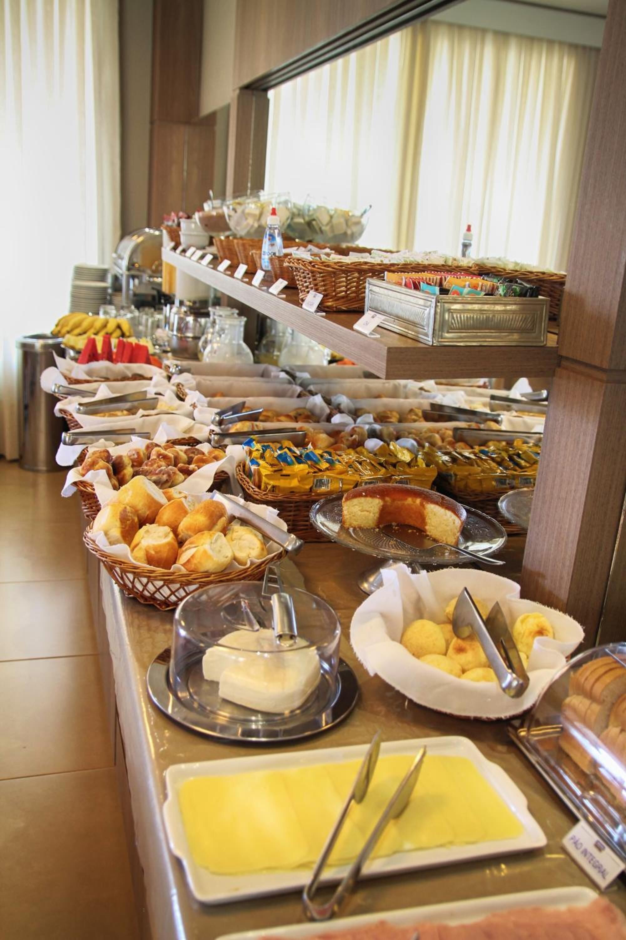 breakfast, lunch and dinner served