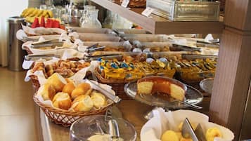 Café da manhã, almoço e jantar