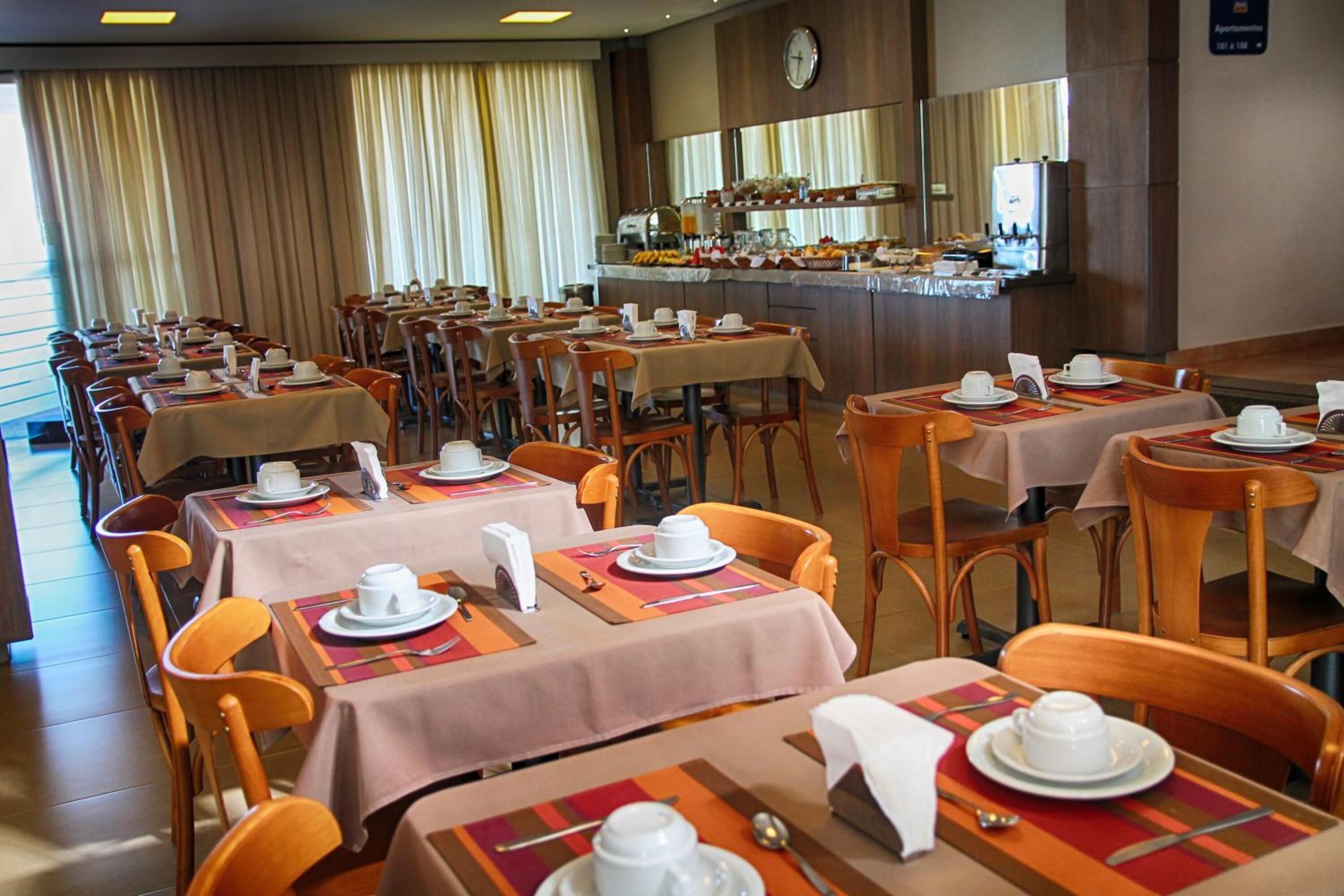 breakfast, lunch and dinner served