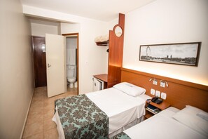 Desk, blackout drapes, soundproofing, iron/ironing board (on request) - Órion Hotel (Itumbiara)