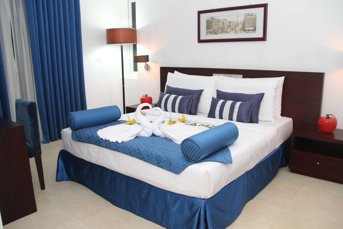 Junior Suite | In-room safe, desk, iron/ironing board, free WiFi