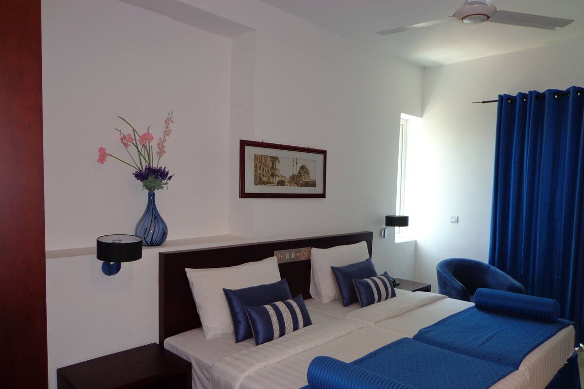 In-room safe, desk, iron/ironing board, free WiFi