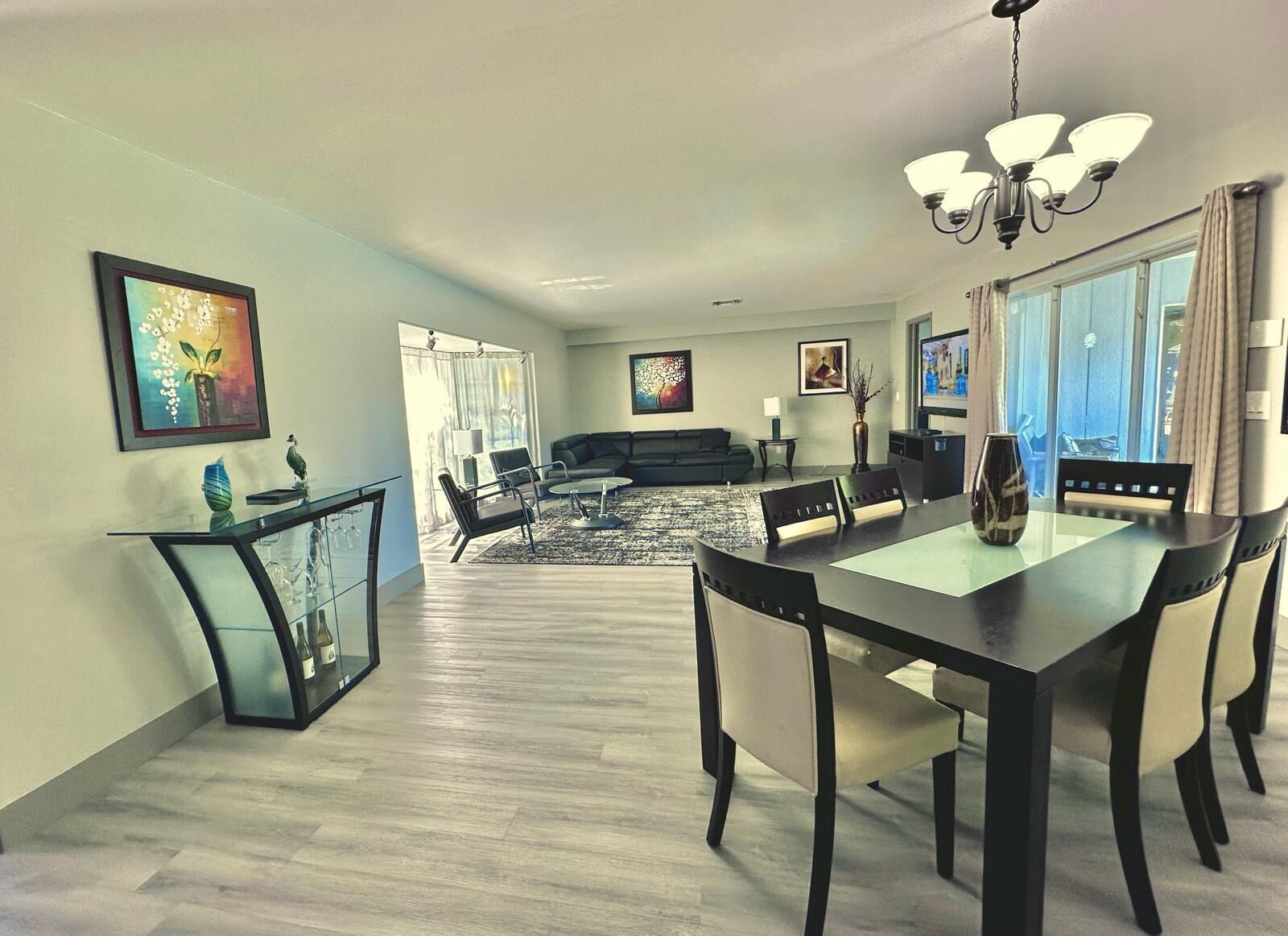 Een flatscreentelevisie