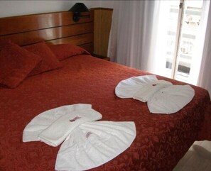 1 bedroom, in-room safe, iron/ironing board, free WiFi