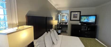 Deluxe Room, 1 Queen Bed