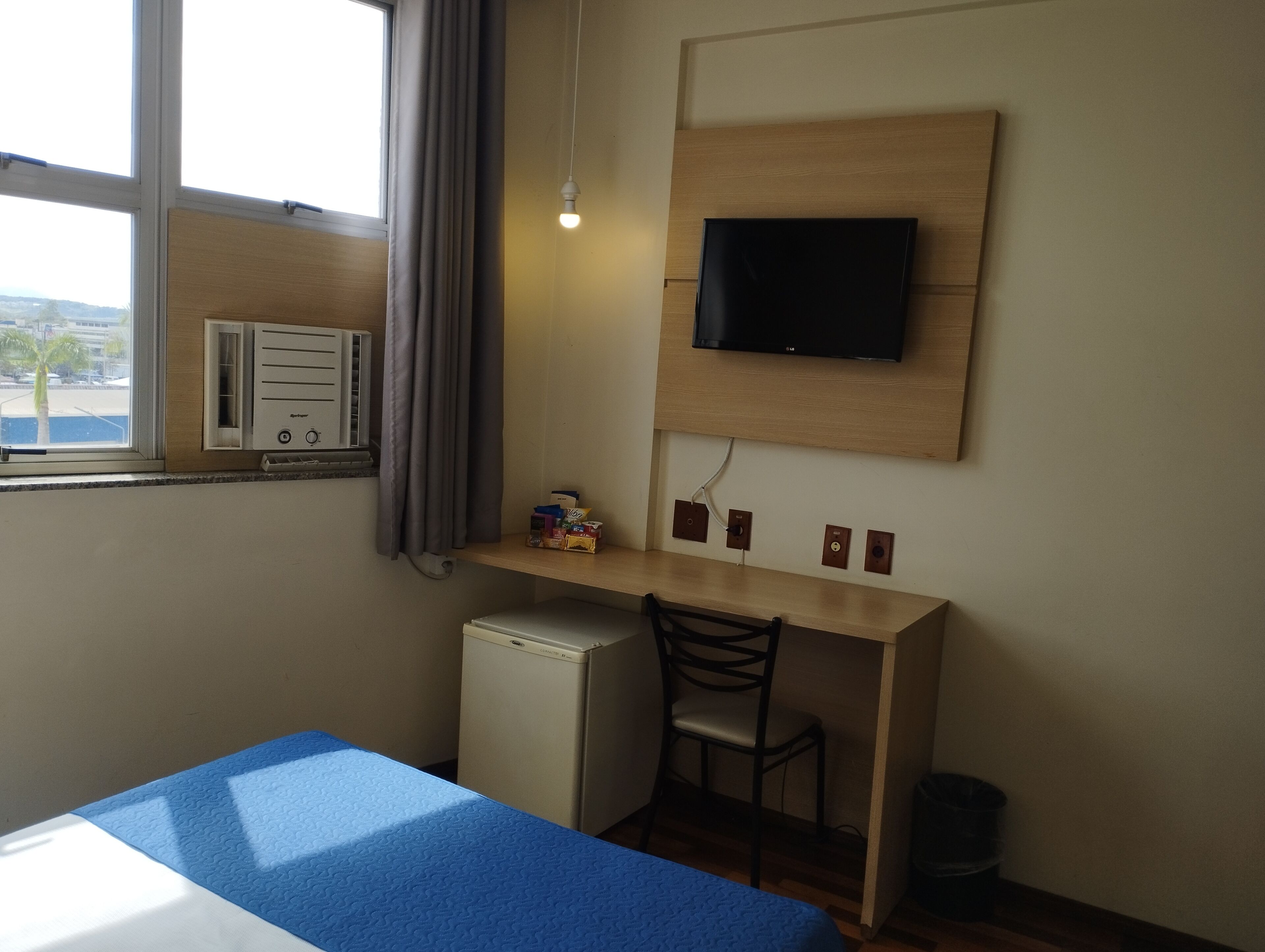 premium bedding, minibar, desk, blackout curtains