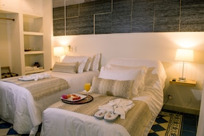 Chambre Standard, accessible aux personnes à mobilité réduite | Literie de qualité, minibar, coffre-fort, décor unique