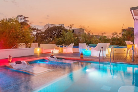 Piscina externa, funciona das 9h às 21h, espreguiçadeiras. Placita Vieja Hotel Boutique Spa