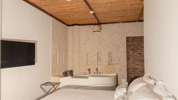 豪華客房 | 高級寢具、迷你吧、房內夾萬、獨特設計