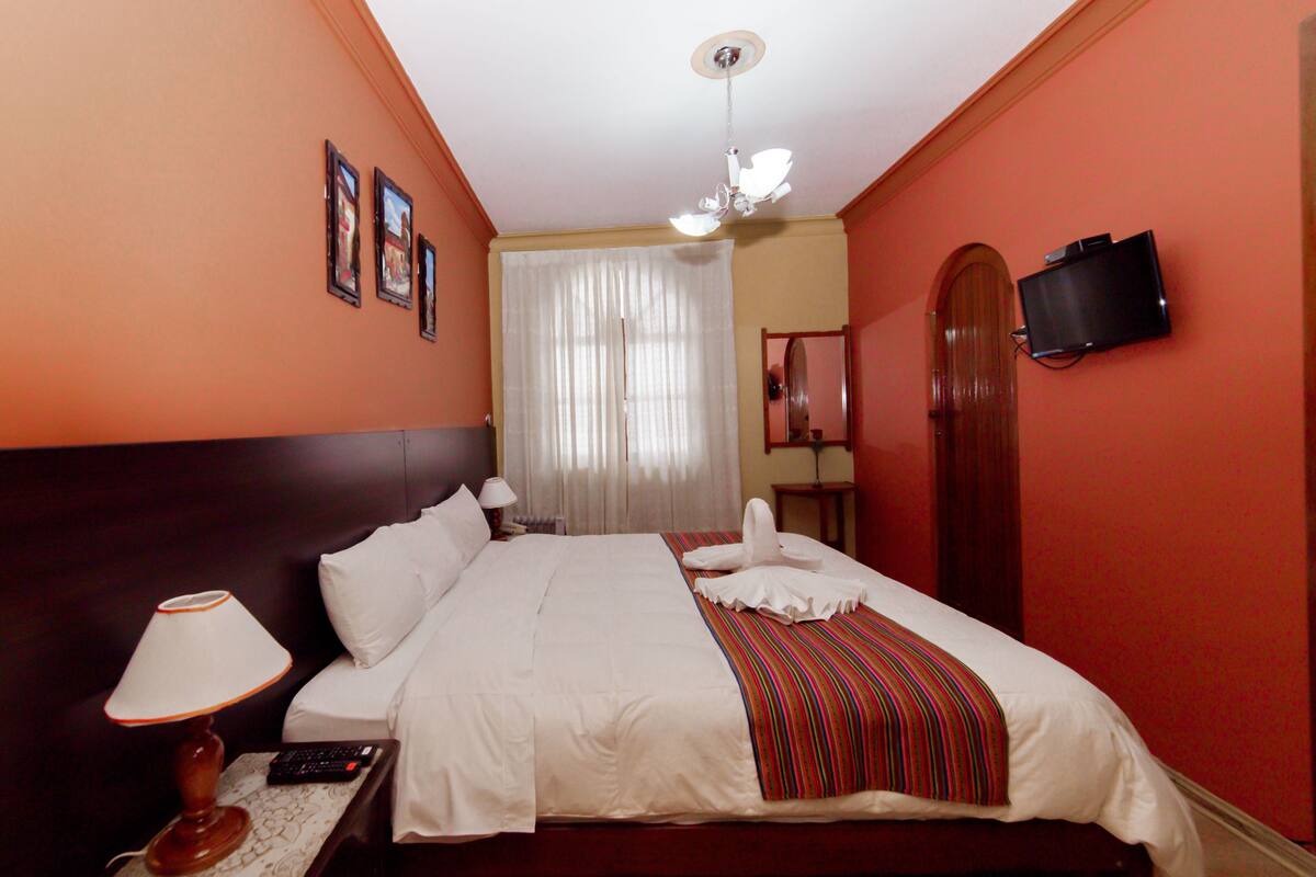 Down duvets, in-room safe, desk, blackout curtains