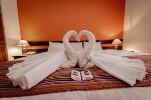 Down comforters, in-room safe, desk, blackout drapes - Hotel Carlos V (Cusco)
