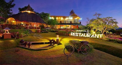 Pai Treehouse Resort