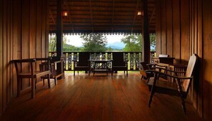 Thongkown Villa | Terrace/patio