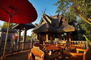 Boutong Villa | Terrace/patio - Pai Treehouse Resort (Pai)
