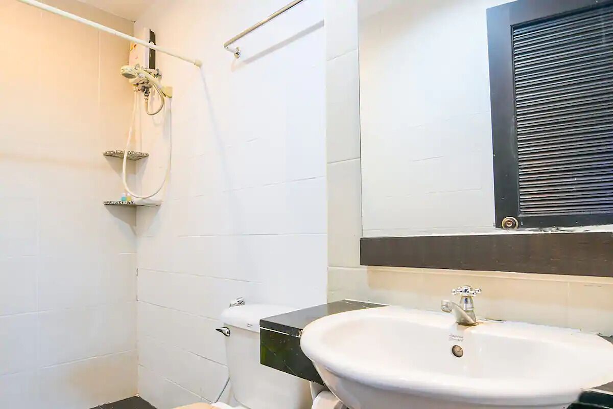 shower, bidet, towels, soap