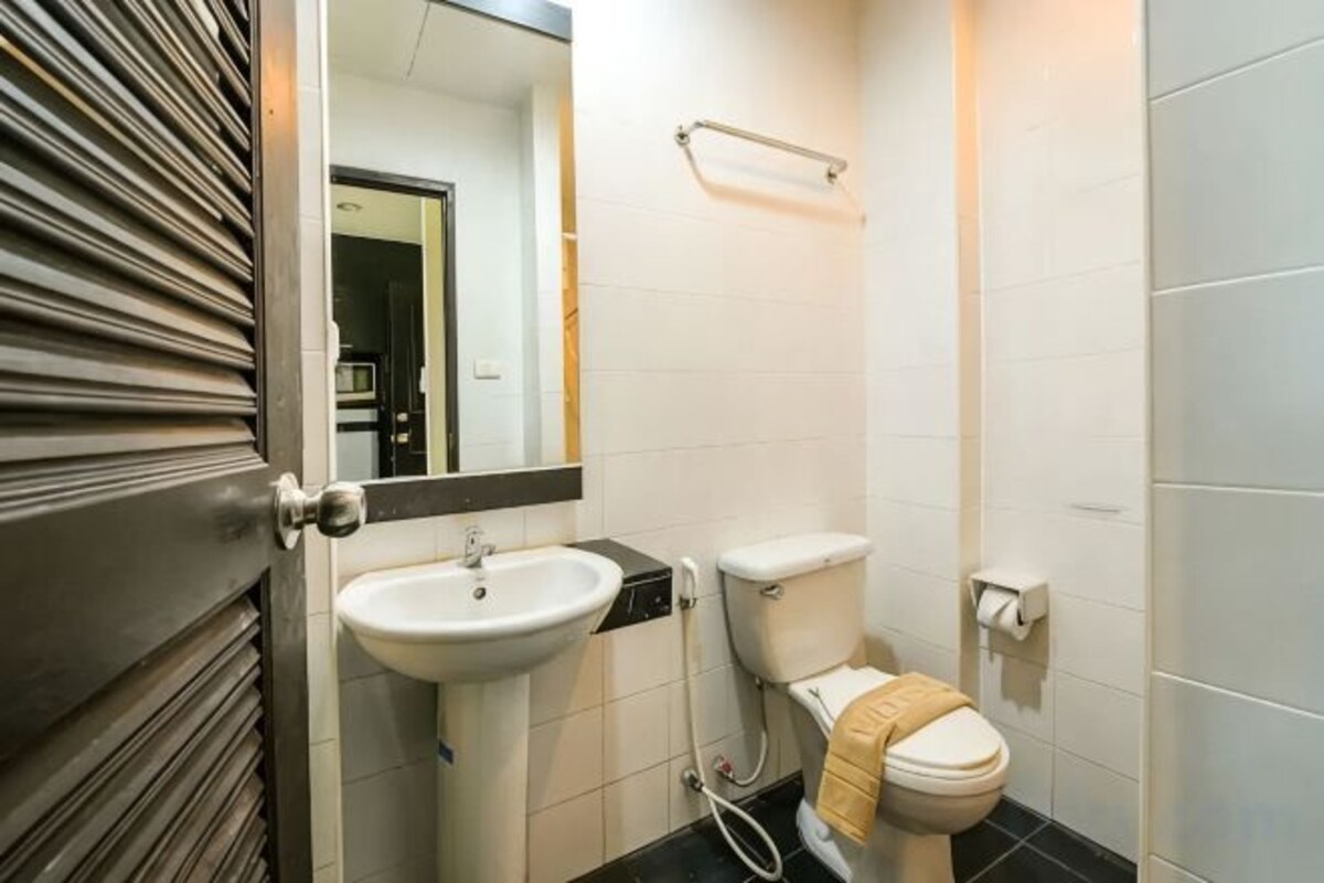 Baño | Regadera, bidet, toallas, jabón