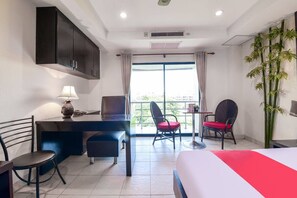 Deluxe Double Room | In-room safe, desk, laptop workspace, blackout drapes - M Place Pattaya (Pattaya)