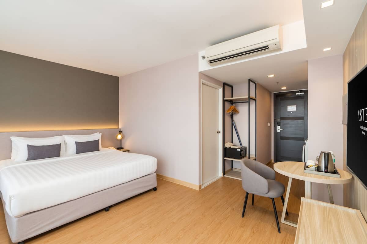 In-room safe, desk, blackout curtains, free WiFi