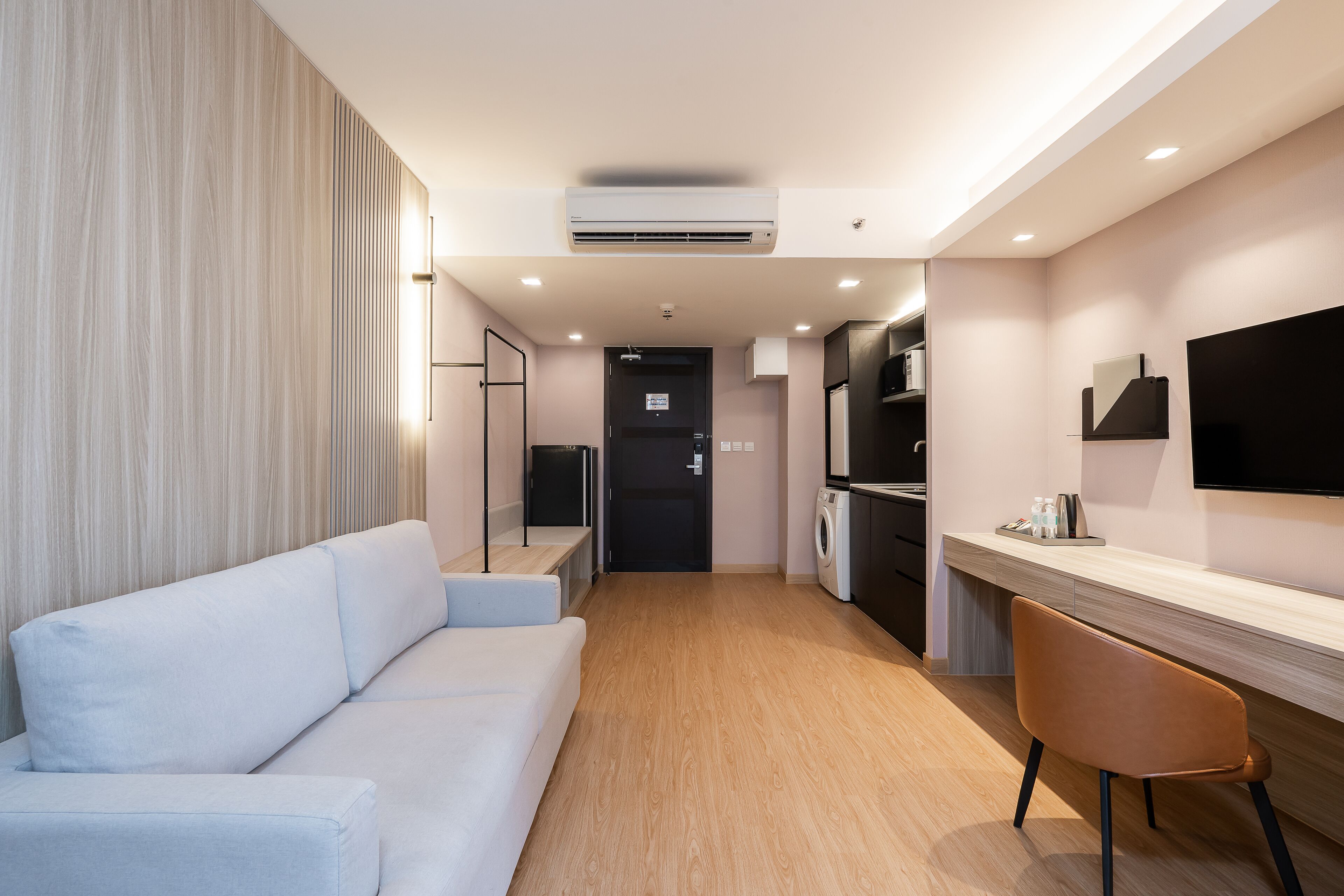 grand corner suite | in-room safe, desk, blackout curtains, free wifi