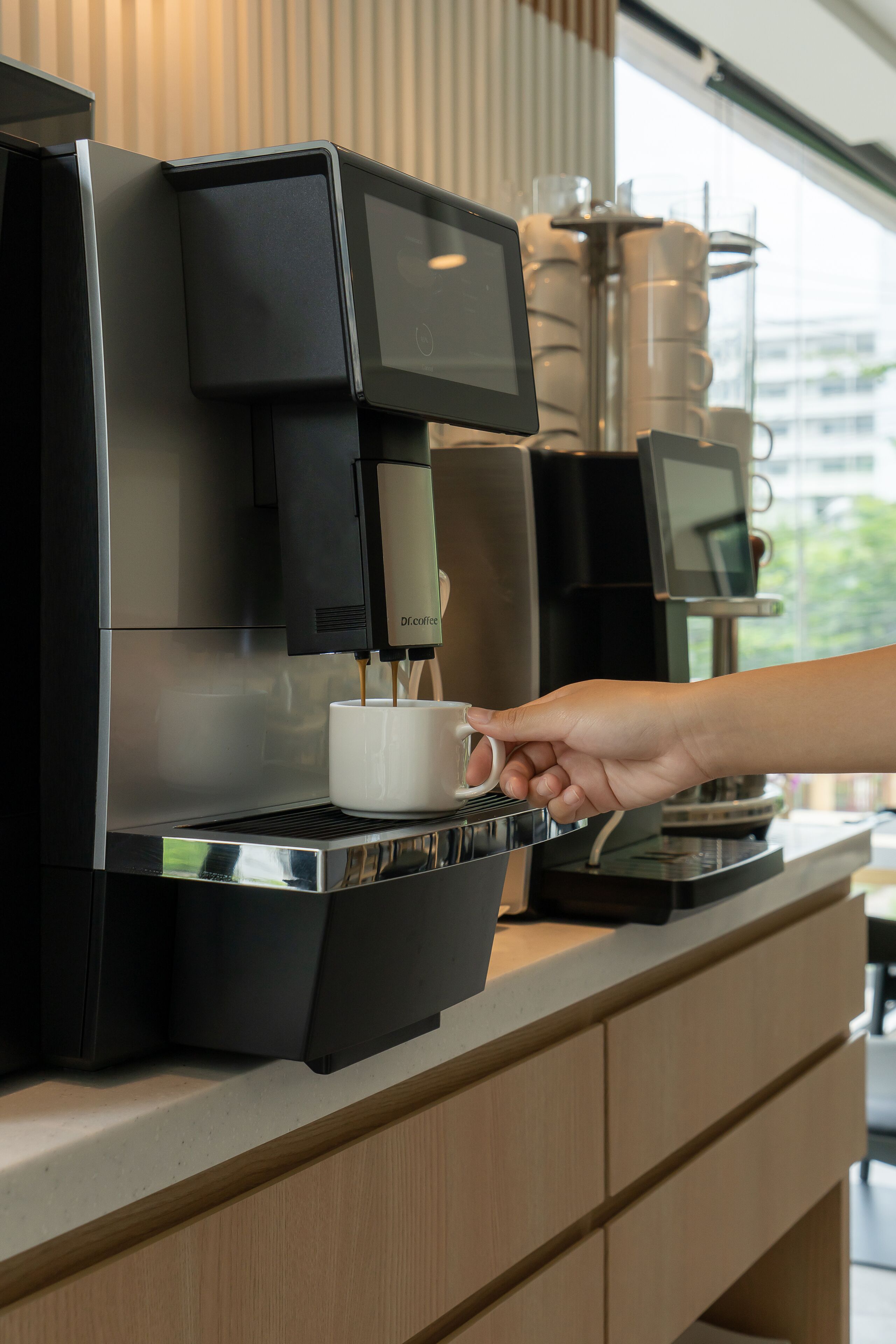 breakfast, lunch, dinner served; international cuisine