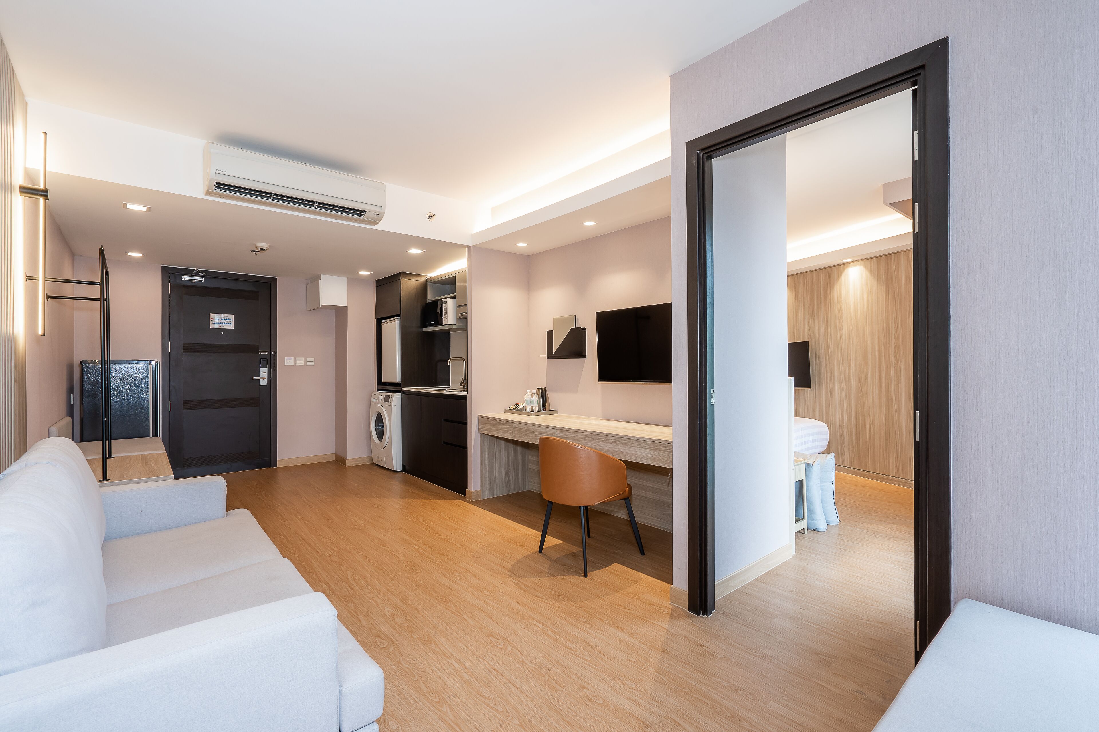 grand corner suite | in-room safe, desk, blackout curtains, free wifi