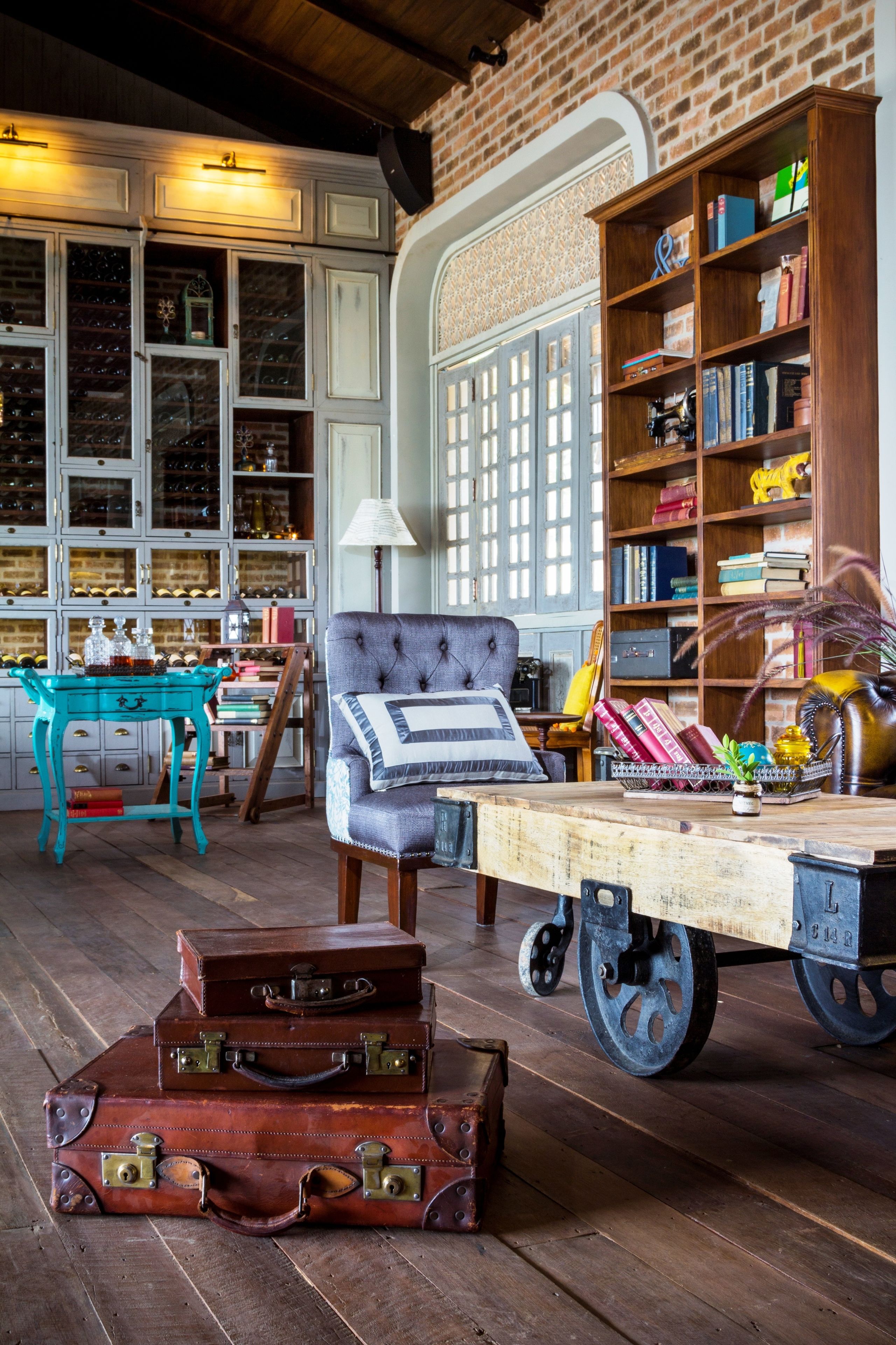 wine bar, garden views, open daily