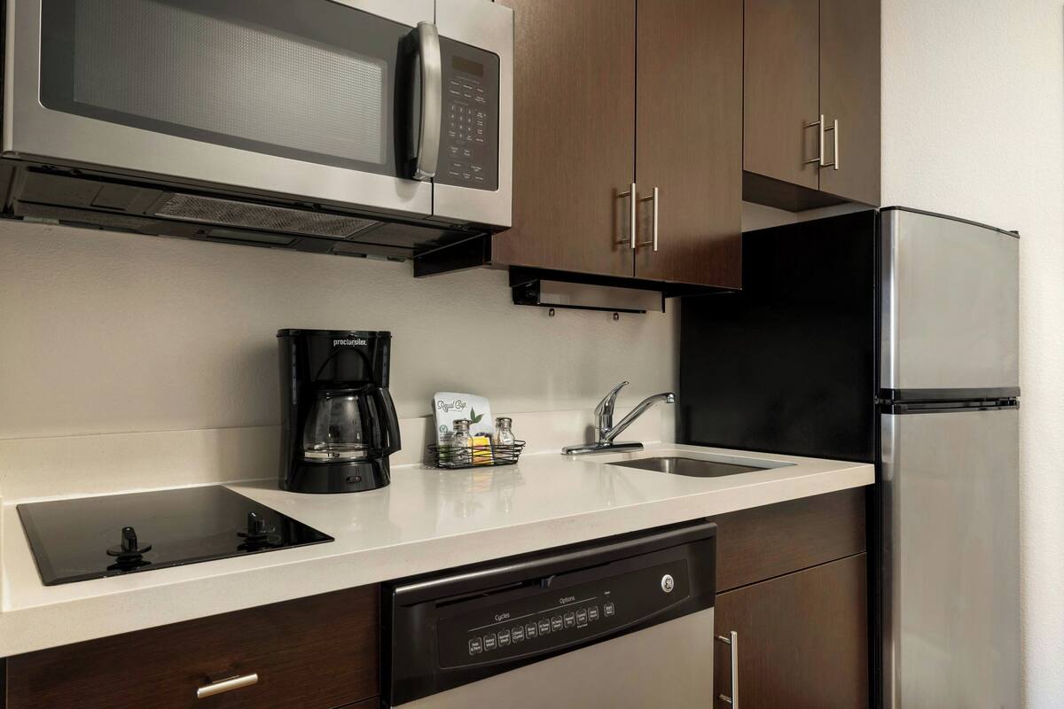 fridge, microwave, stovetop, dishwasher