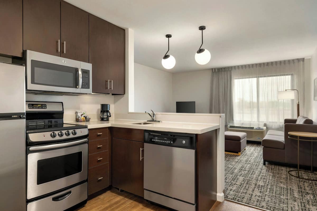 fridge, microwave, stovetop, dishwasher