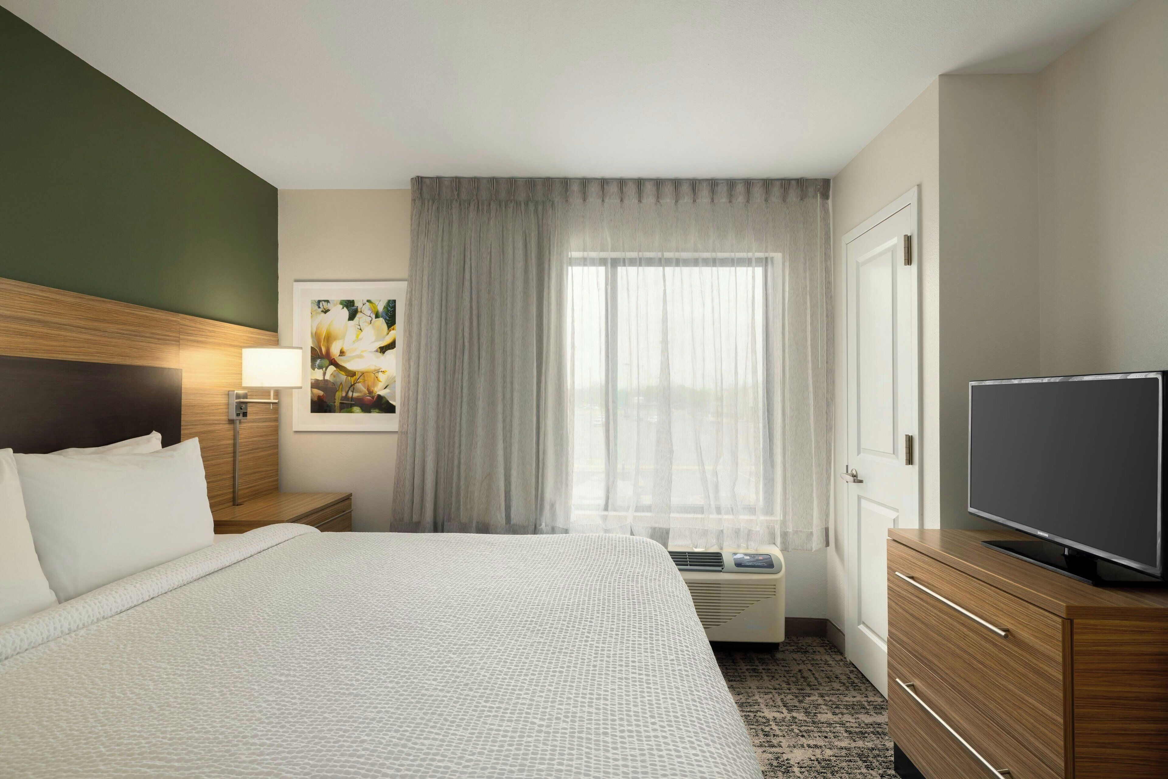 premium bedding, in-room safe, laptop workspace, blackout curtains