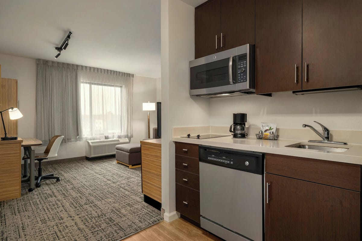 fridge, microwave, stovetop, dishwasher