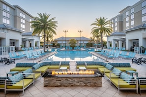 Outdoor pool, a heated pool - TownePlace Suites Orlando at FLAMINGO CROSSINGS® Town Center/Western Entrance (Winter Garden)
