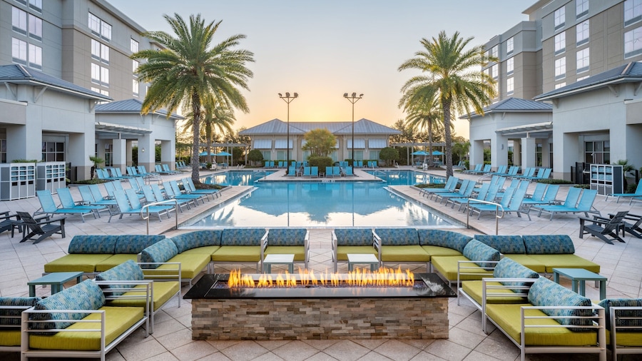 TownePlace Suites Orlando at FLAMINGO CROSSINGS® Town Center/Western Entrance