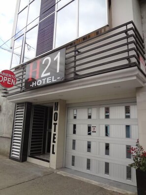 Front of property - Hotel H21 (Cali)