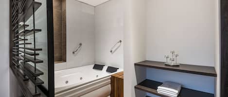 Superior Studio Suite, 1 King Bed, Hot Tub | Bathroom | Free toiletries, hair dryer, towels, soap