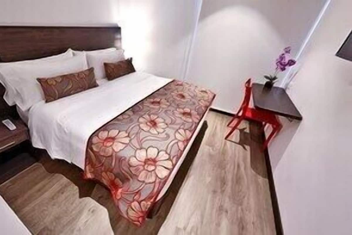 Premium bedding, in-room safe, desk, soundproofing
