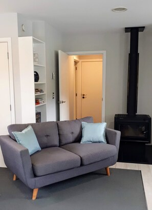 เบสิกอพาร์ทเมนท์ | บริเวณนั่งเล่น