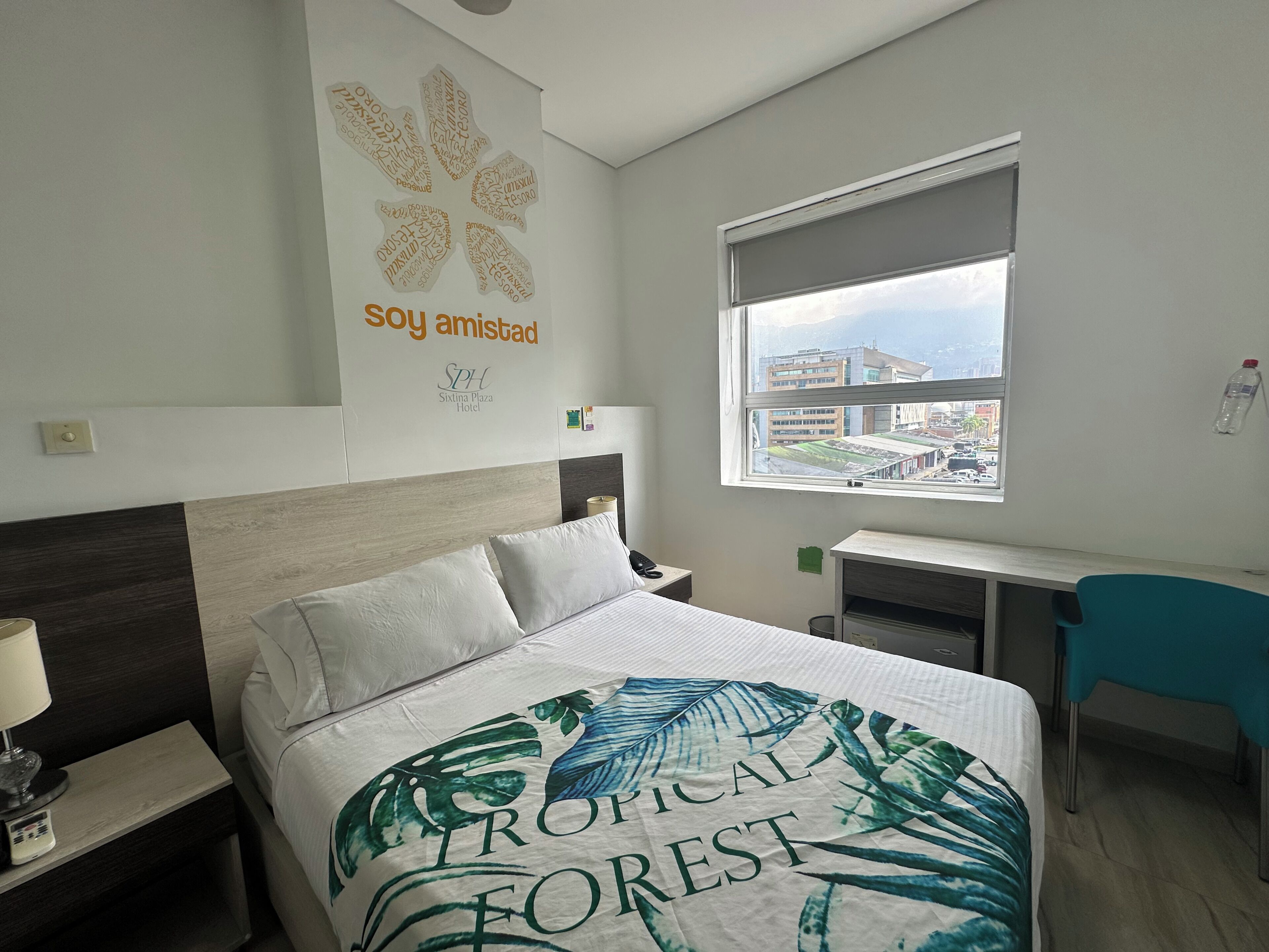 Quarto casal standard | Roupas de cama antialérgicas, frigobar, cofres nos quartos, escrivaninha