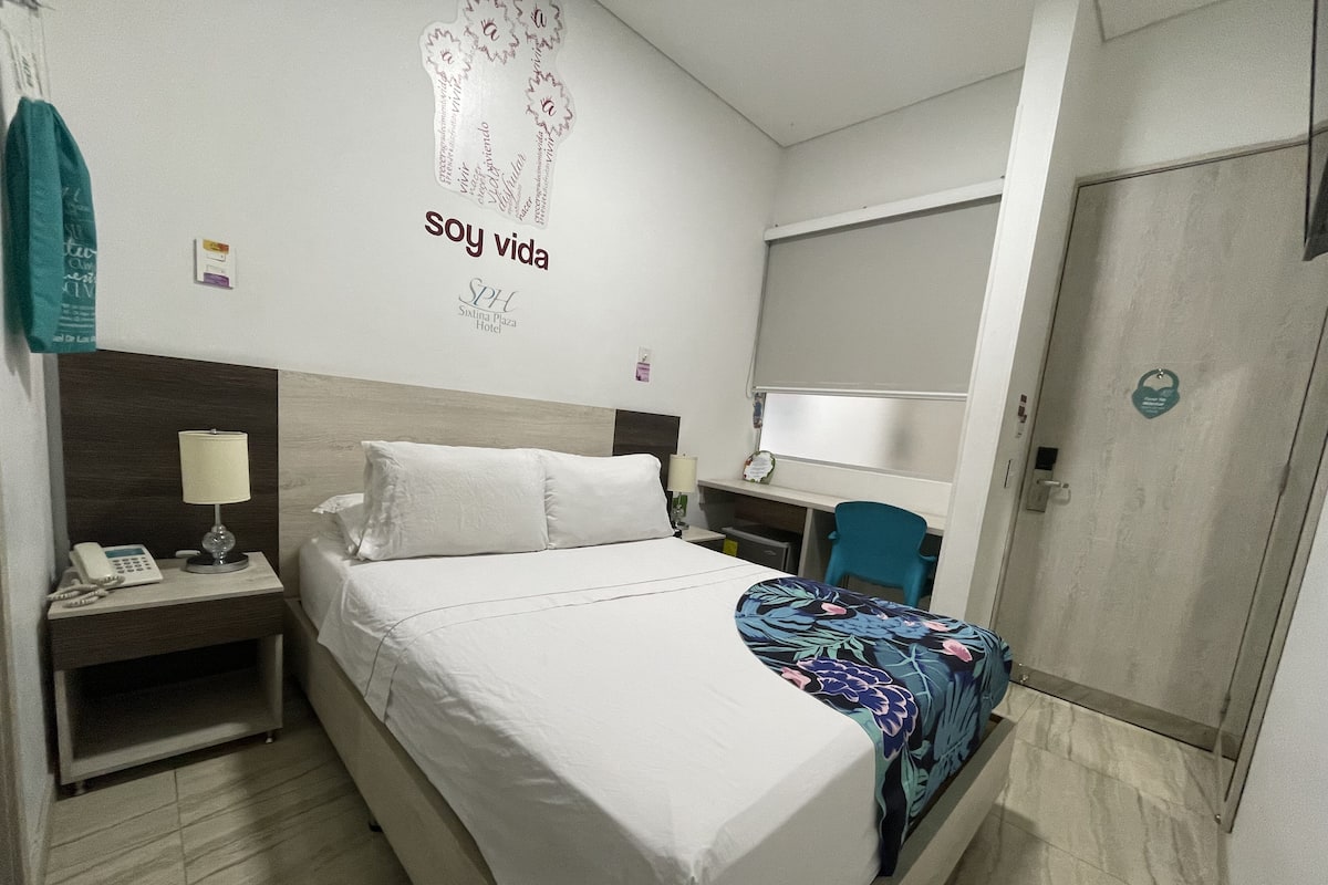 Standard-Doppelzimmer | Allergikerbettwaren, Minibar, Zimmersafe, Schreibtisch