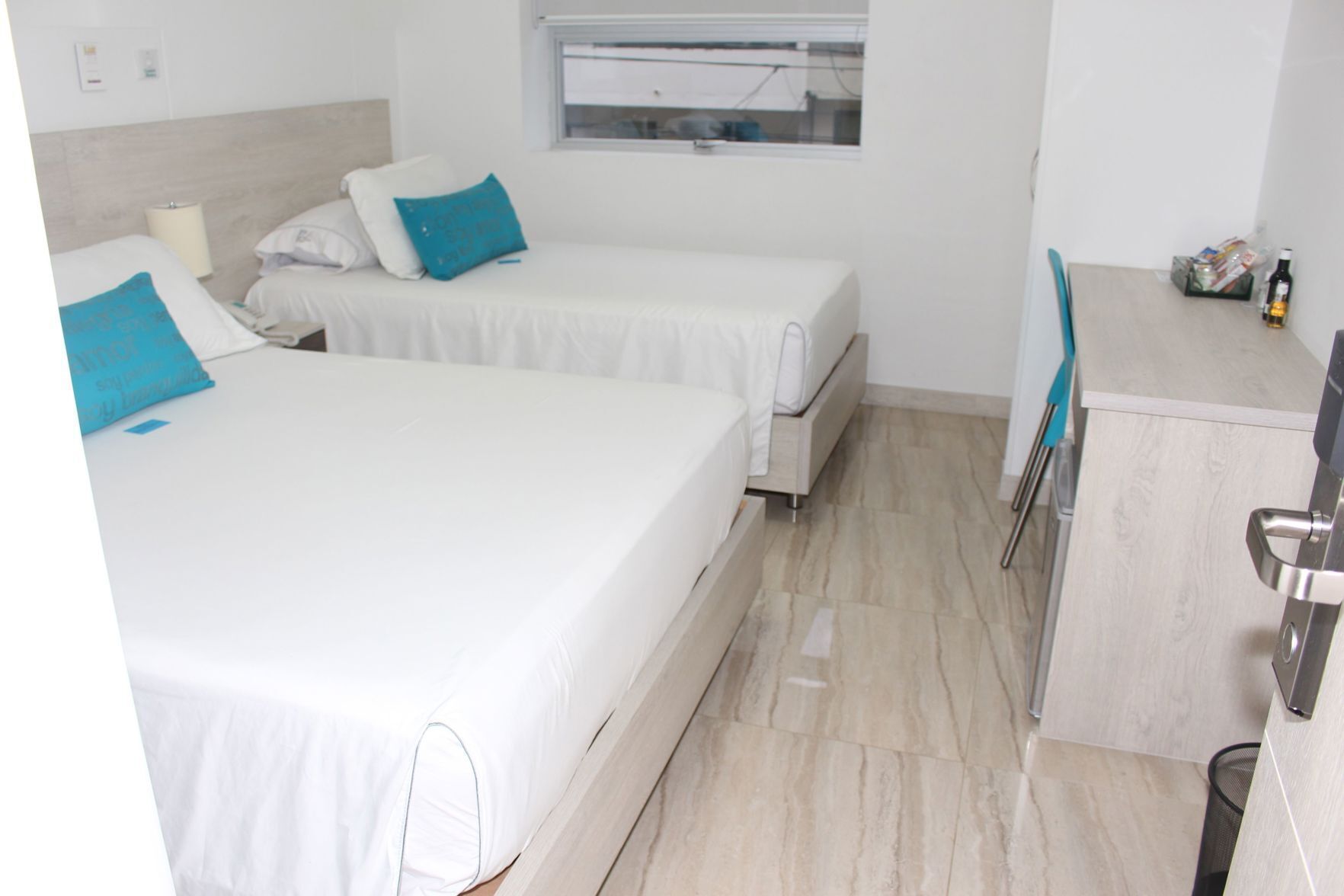 Ropa de cama hipoalergénica y minibar 