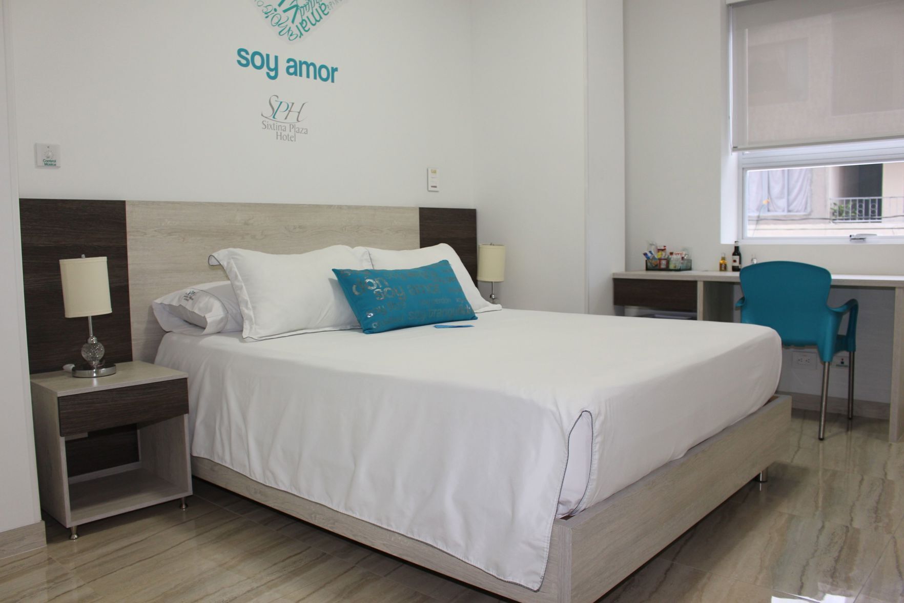 Ropa de cama hipoalergénica y minibar 