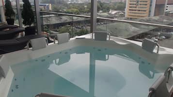 Indoor spa tub