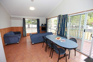 2 Bedroom Deluxe 6 Berth Cabin | Living room | LCD TV - Windang Beach Tourist Park (Windang)