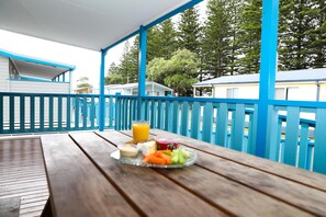 Deluxe Cabin, 2 Bedrooms | Balcony view - Windang Beach Tourist Park (Windang)