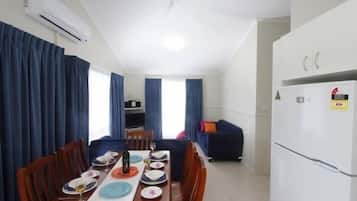 3 Bedroom Deluxe 6 Berth Cabin | In-room dining
